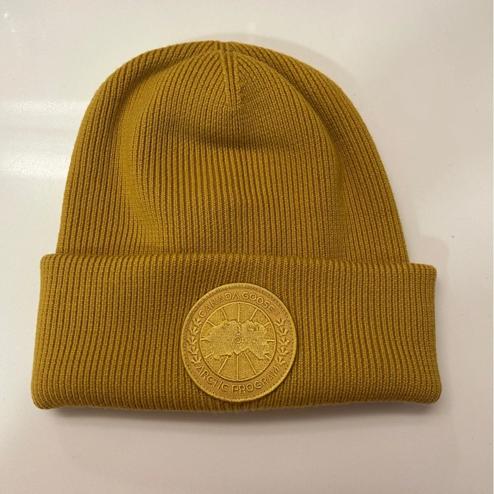 canada Goose Emblem Gold Arctic Beanie Toque Wool Arctic Toque New with tags